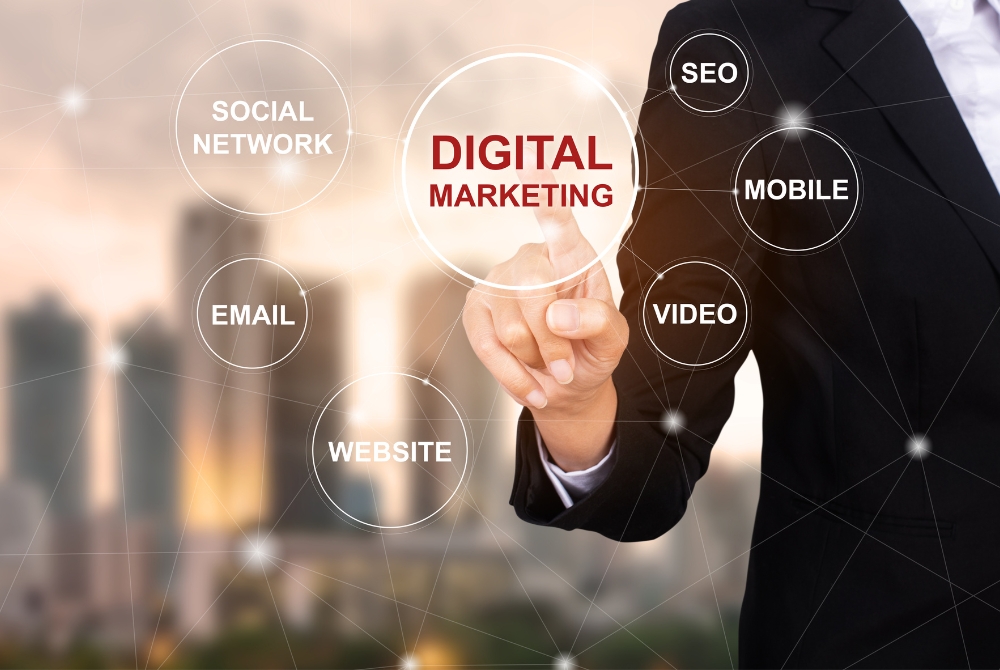 Digital marketing concept with various channels: "Digital marketing strategy concept with focus on SEO, email, and social networking for real estate" — Ideal for a page dedicated to digital marketing services, specifically tailored to real estate professionals looking to expand their online presence.